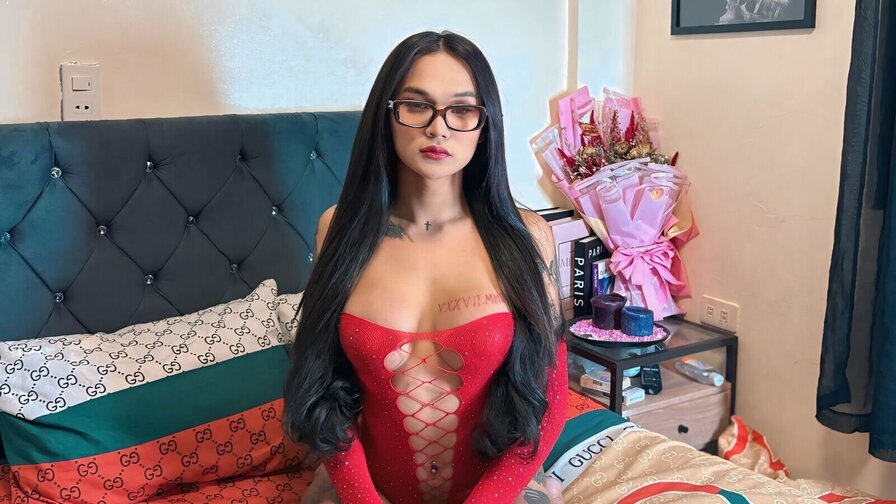 HollyGivenchy